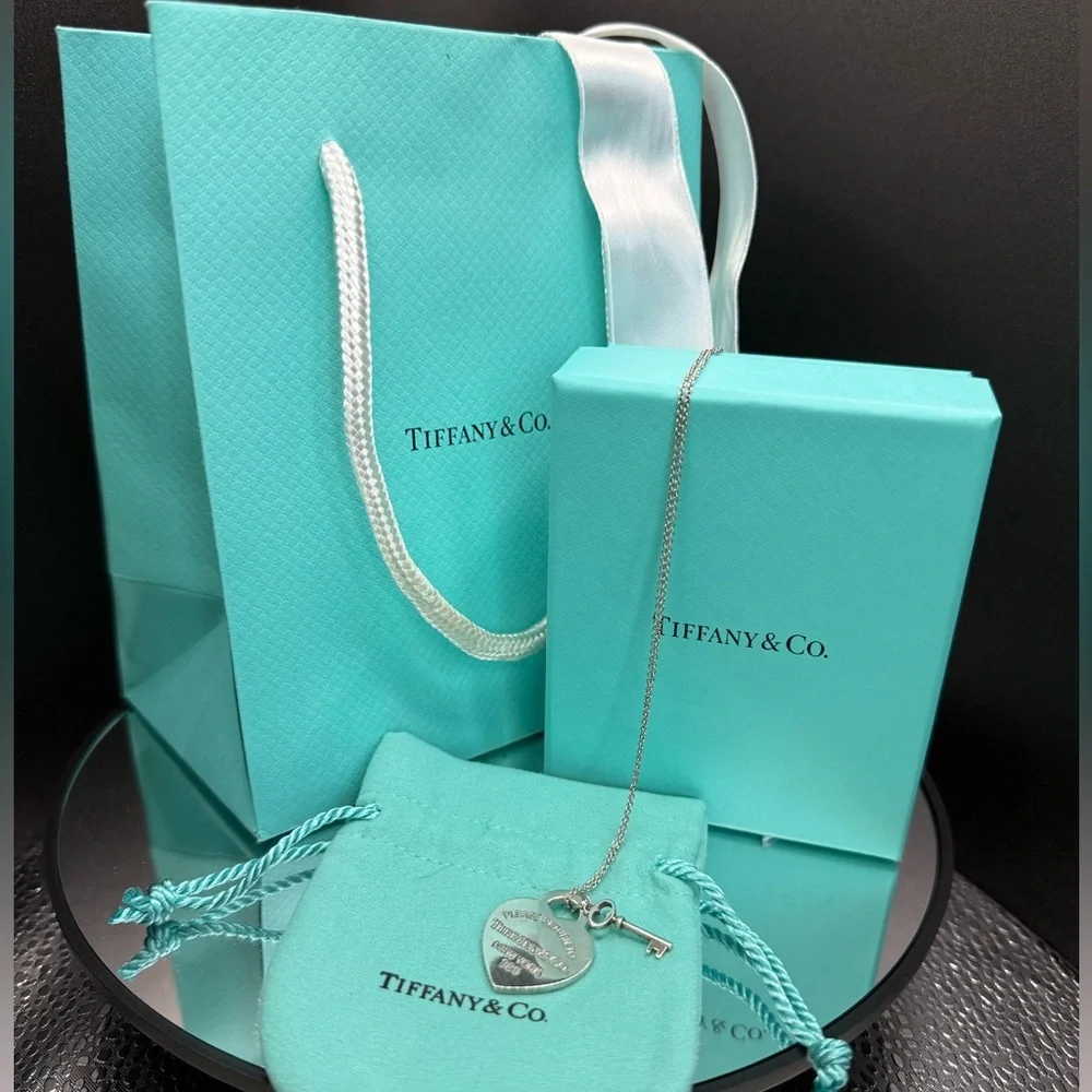 Authenticated Tiffany & Co. Return to Tiffany Heart Tag Key Necklace Pendant 18” - Picture 4 of 13